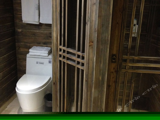 西楼一层豪华复式景观套房