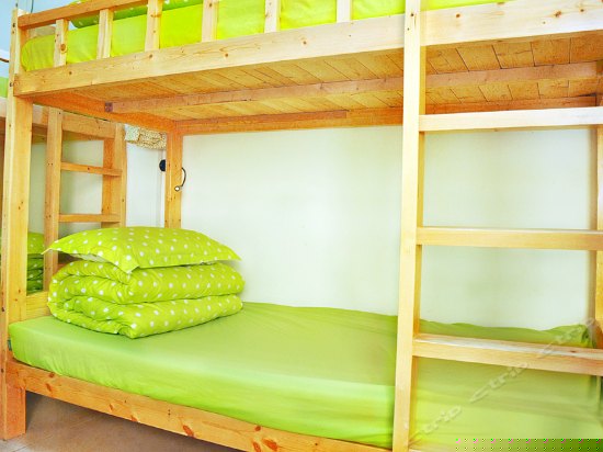 男生六人间床位