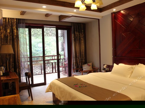 豪华江景大床房