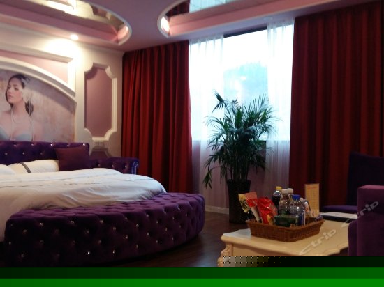 浪漫满屋主题房