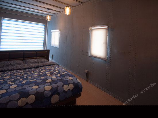 摩登工业四人房