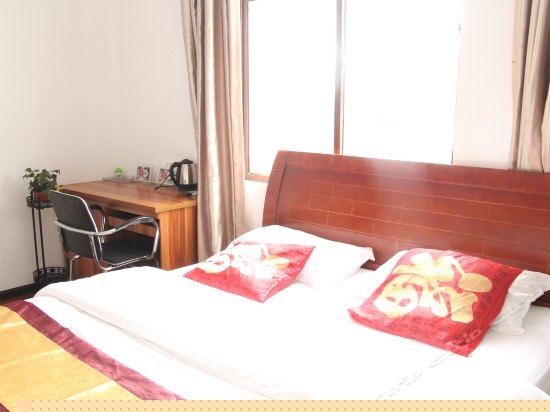 雅致精品情侣大床房