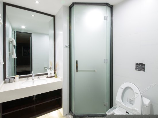 月生阳台江景房