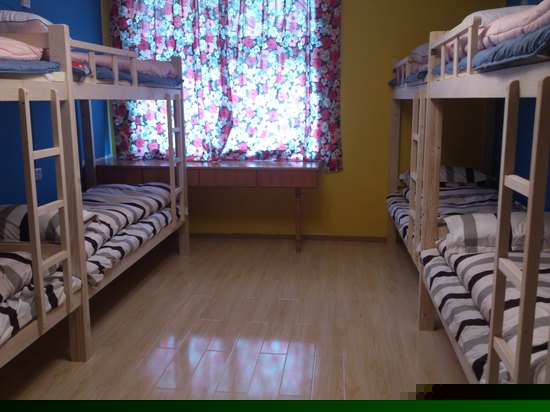 男生六人房（床位房）