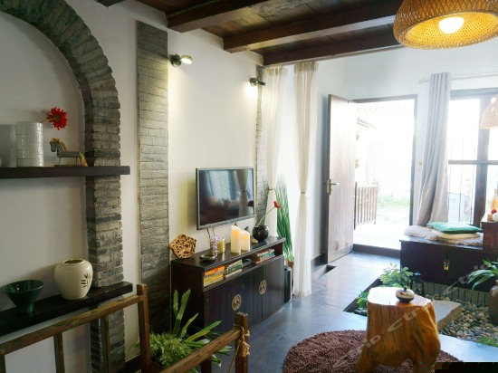 落雨闲别院（一分店独栋复式套房临院）