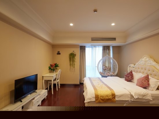 浪漫主题大床房