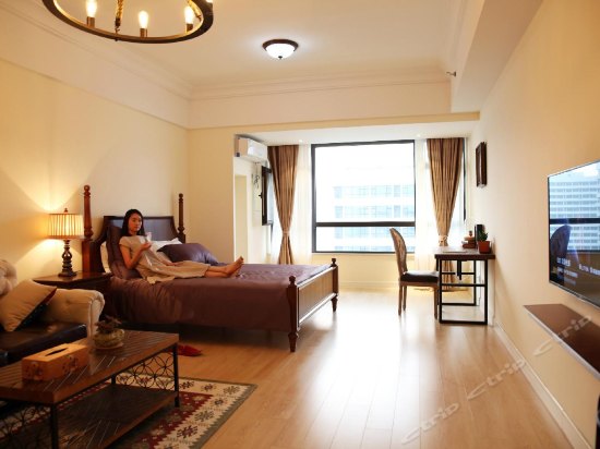 观山美景大床房