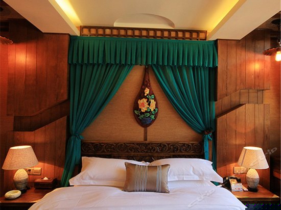 豪华阳光大床房