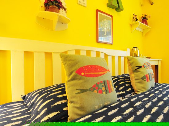 黄色大床房