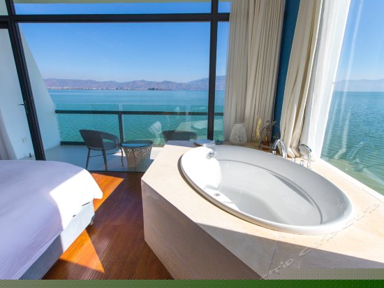 豪华海景浴缸房