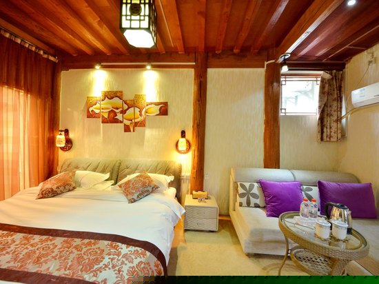 义尚典雅蜜月房