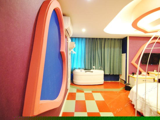 情侣主题圆床房