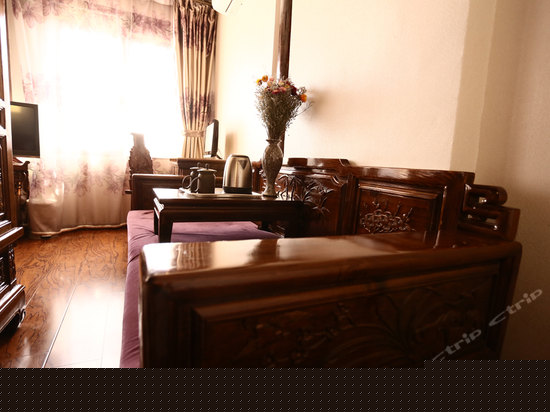 豪华雕花大床房