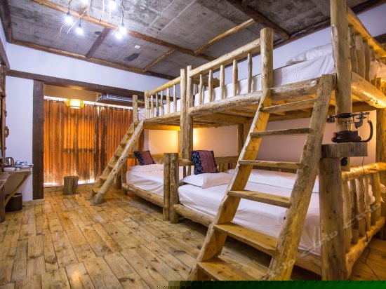 土家阁楼豪华四人间-天门山观景