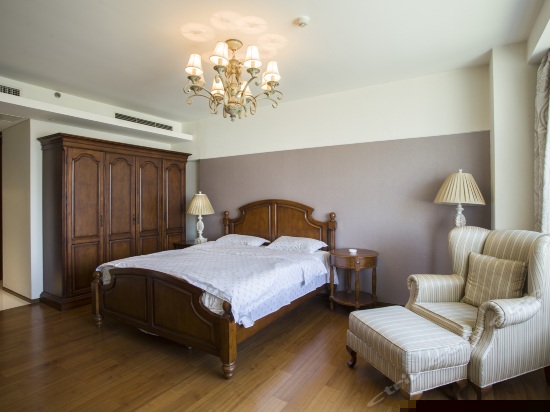 豪华双人大床房