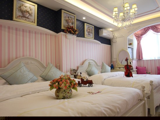 豪华宫廷家庭房