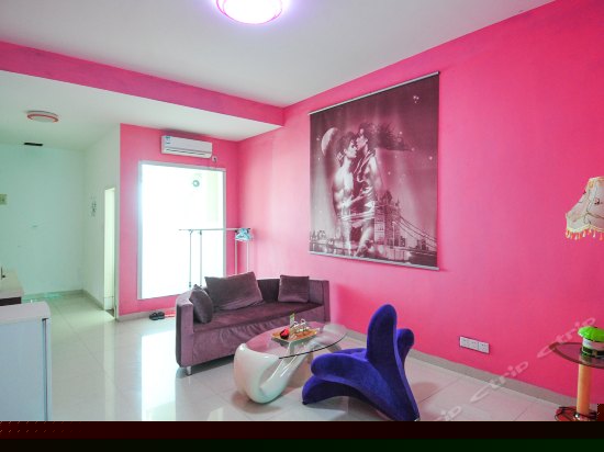 精品蜜月圆床房