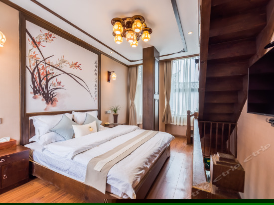 富贵牡丹空中花园复式大床房