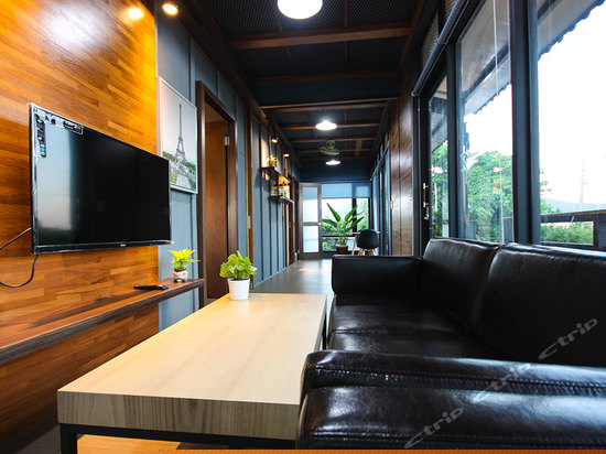 摩登工业四人房