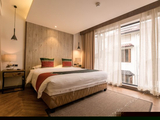 豪华落地景观大床房（106/210）