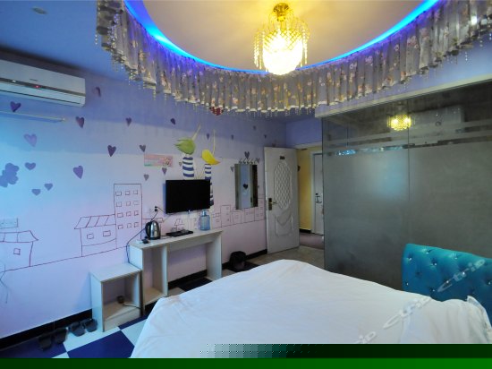 大圆床情侣主题房