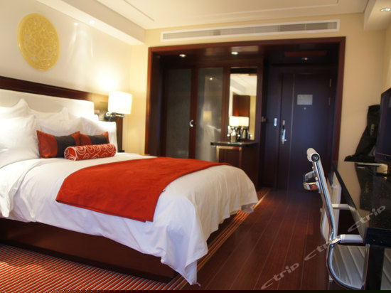 温泉豪华大床房