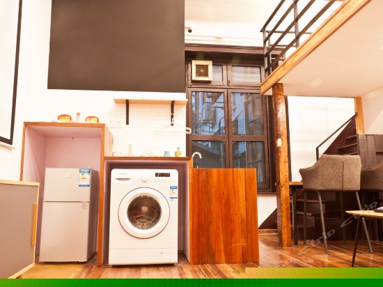 Loft复式庭院阳台四人间