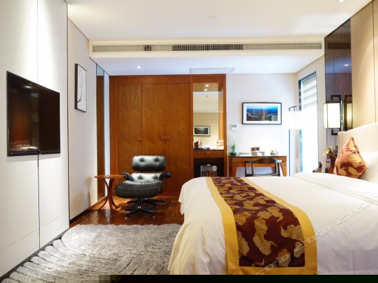 豪华象山园大床房