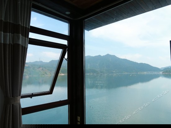 湖景大床房