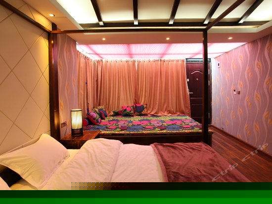 月影星空榻榻米大床房