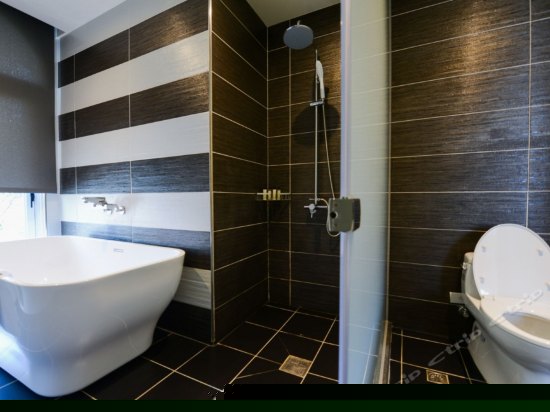 露台海景豪华四人间