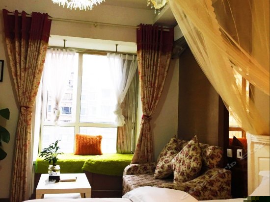 浪漫之都主题大床房