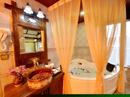 豪华浴缸大床房