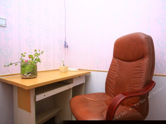 温馨飘窗大床房