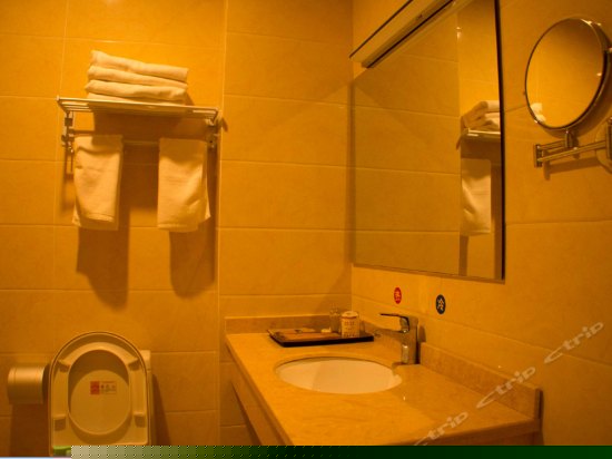 阳光假日豪华双床房