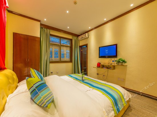 豪华舒适大床房