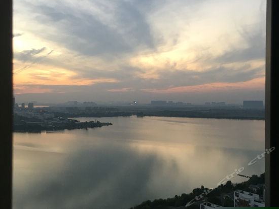 梦幻涟漪湖景房