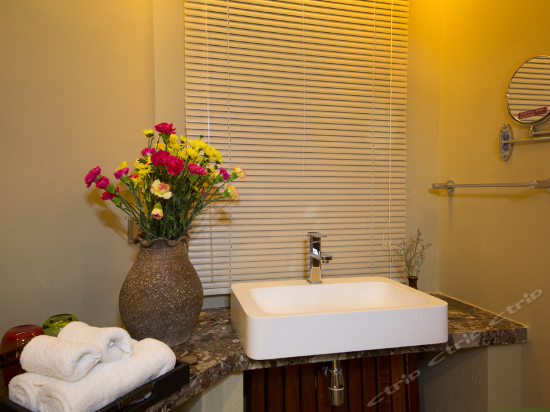 湖畔雪山豪华房