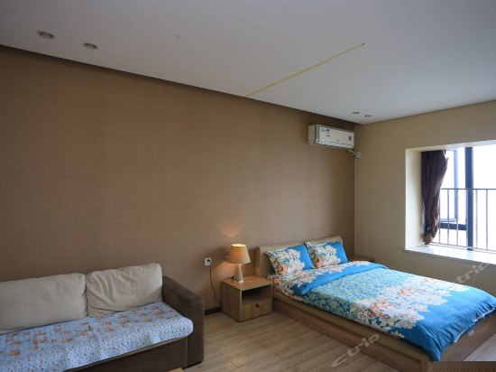 城市浪漫温馨电脑房