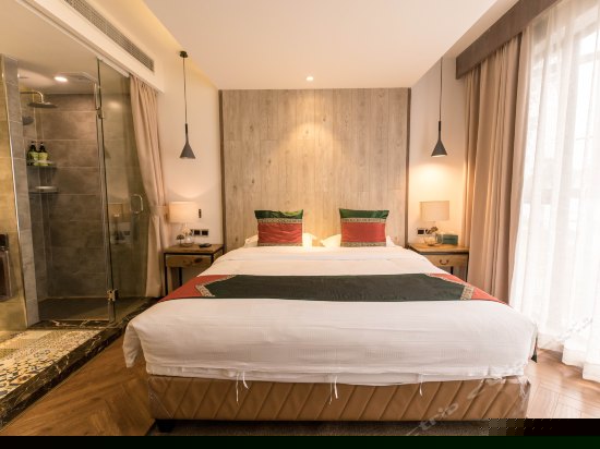 豪华落地景观大床房（106/210）