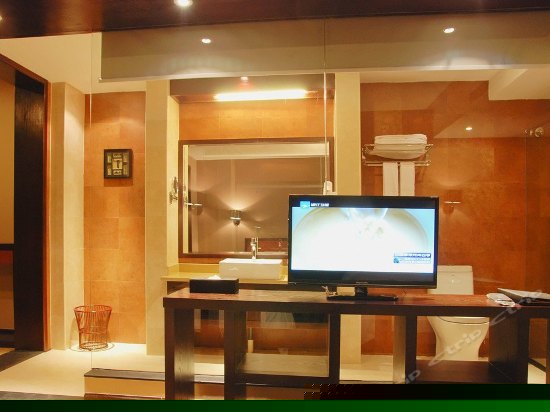 豪华商务大床房