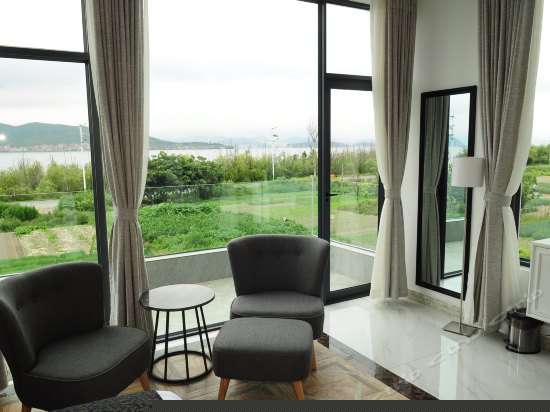 高级海景阳台大床房