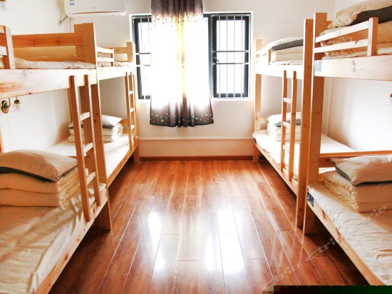 红粉佳人八人房