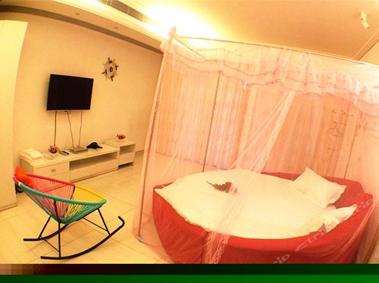 高层海景情侣水床房