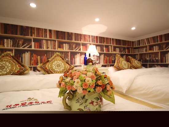 温馨宫廷复式亲子家庭房