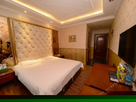 豪华大床房