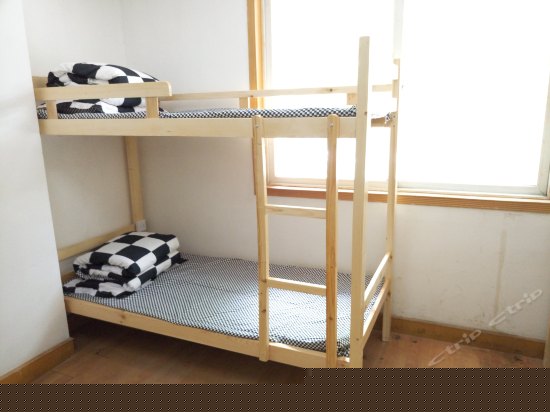 男生八人间（床位）