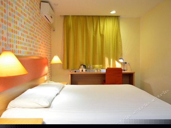 商务大床房