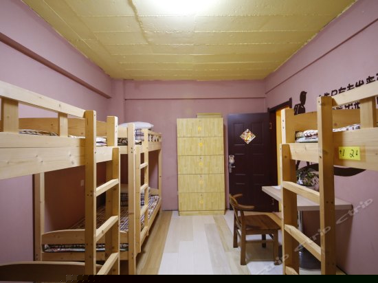 男生六人间(床位)