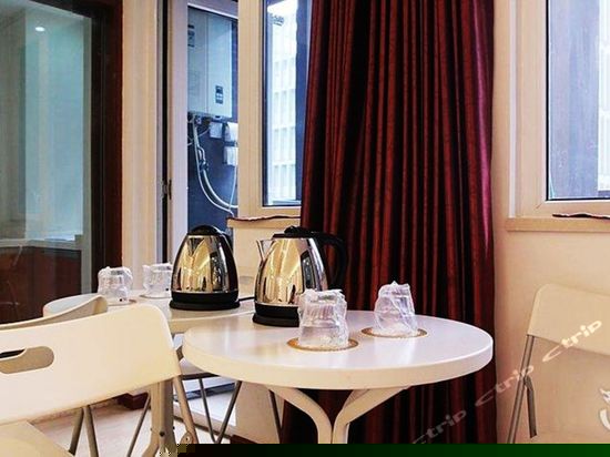 时尚温馨大床房